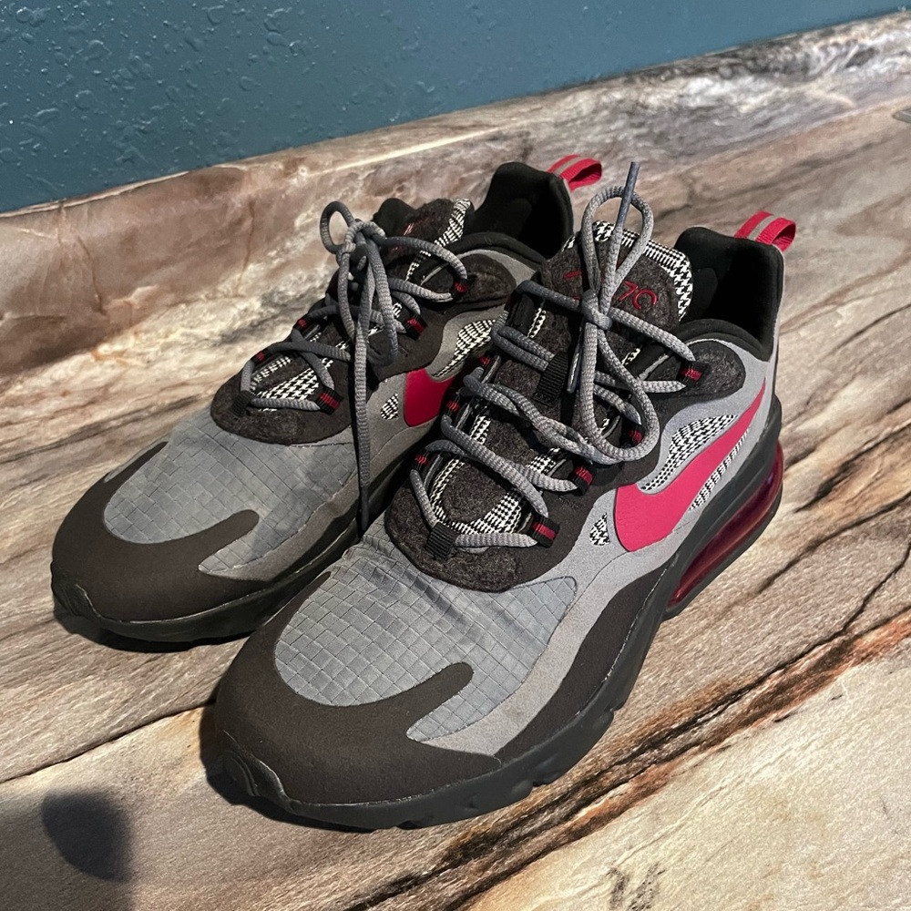 2019 Nike Men Air Max 270 Running Shoes Gray& Black  Sz 8.5 look New.